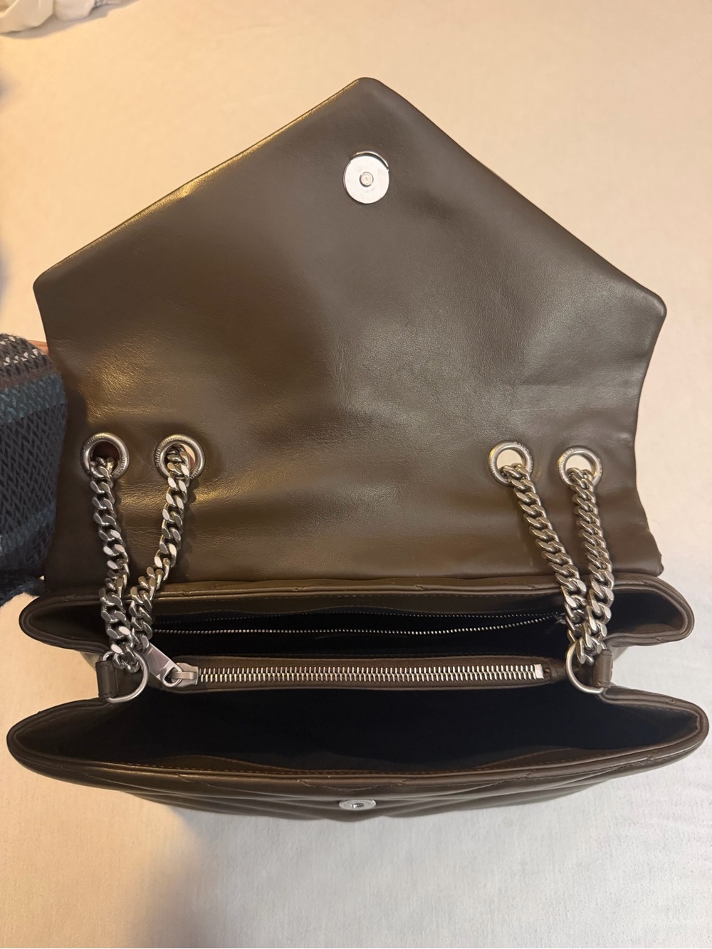 Saint Laurent Loulou puffer bag. - Picture 6 of 6